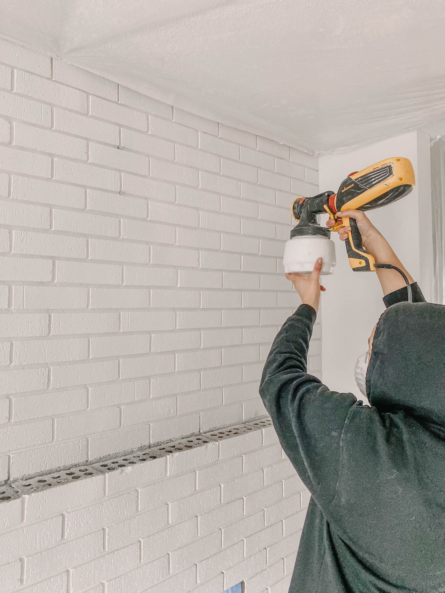 How to use a paint sprayer indoors