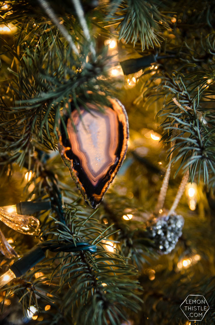 DIY precious gem ornaments- glitzy but natural, perfect Christmas decor!