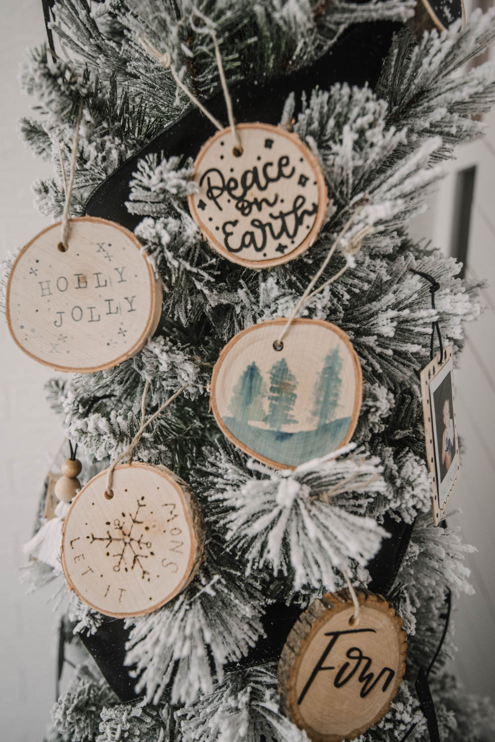 6 DIY Wood Slice Ornament Tutorials